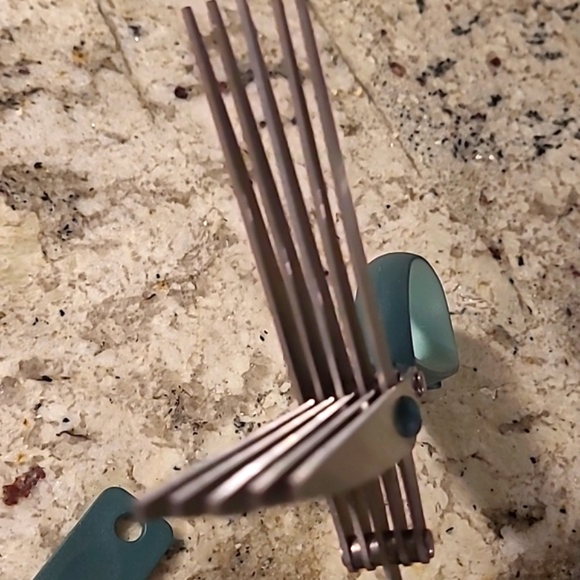 HENCKELS 🌿 HERB Shear Scissors - Picture 5 of 6